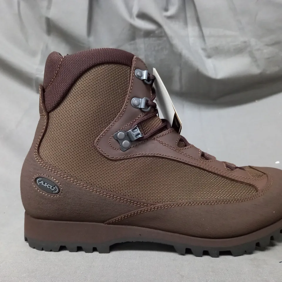 BOXED PAIR OF AKU COMBAT BOOTS IN BROWN UK SIZE 8
