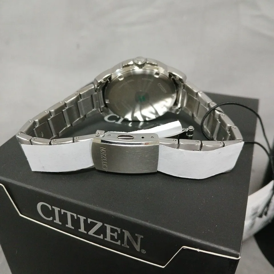 CITIZEN GENTS ECO-DRIVE DAY/DATE STAINLESS STEEL BRACELET WATCH – BLACK DIAL (BOXED)