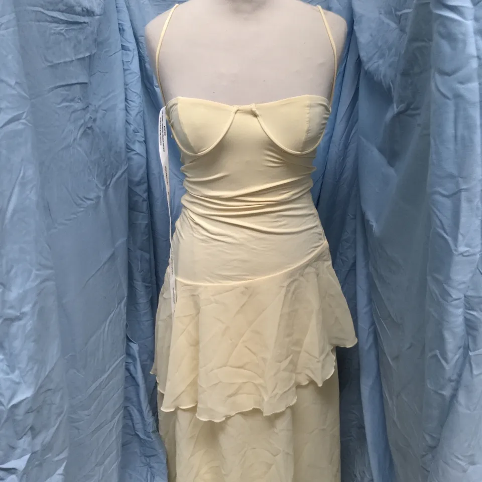 LUCY IN THE SKY DRESS – YELLOW STRAPLESS WITH LAYERED SKIRT (LOS ANGELES, USA)