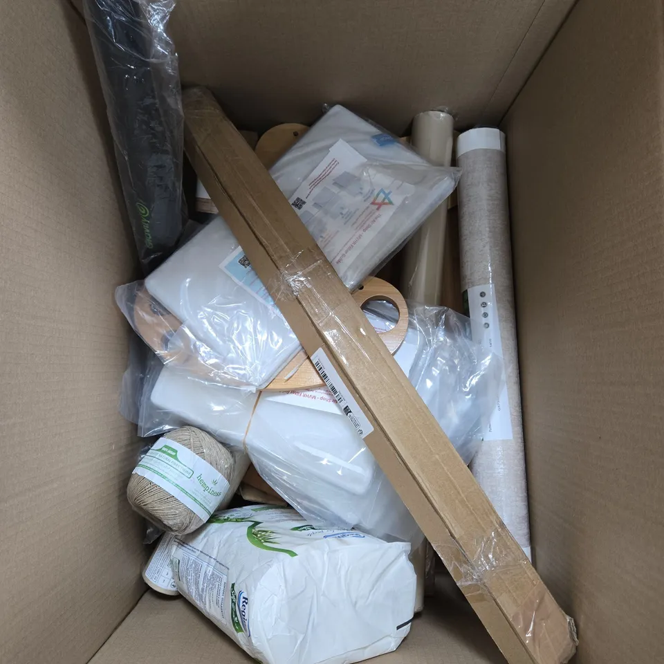 A BOX OF APROXIMATELY 10 ASSORTED ITEMS TO INCLIDE REGINA SOFT BAMBOO TISSUES, BAMBOO CUTTING BOARD & GRAVITY POSTER TUBE 