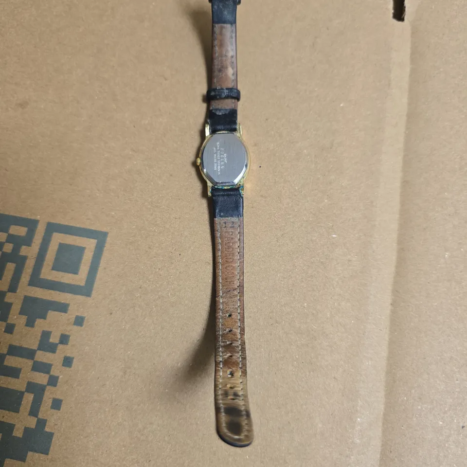 ACCURIST QUARTZ WATCH – GOLD TONE CASE, BLACK LEATHER STRAP