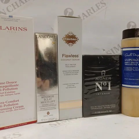 BOX OF APPROX 10 ASSORTED BEAUTY PRODUCTS TO INCLUDE CLARINS EXTRA-COMFORT CLEANSING CREAM, FAKEBAKE SELF-TAN FOR FACE & BODY, AIGNER NO.1 INTENSE EAU DE TOILETTE, ETC