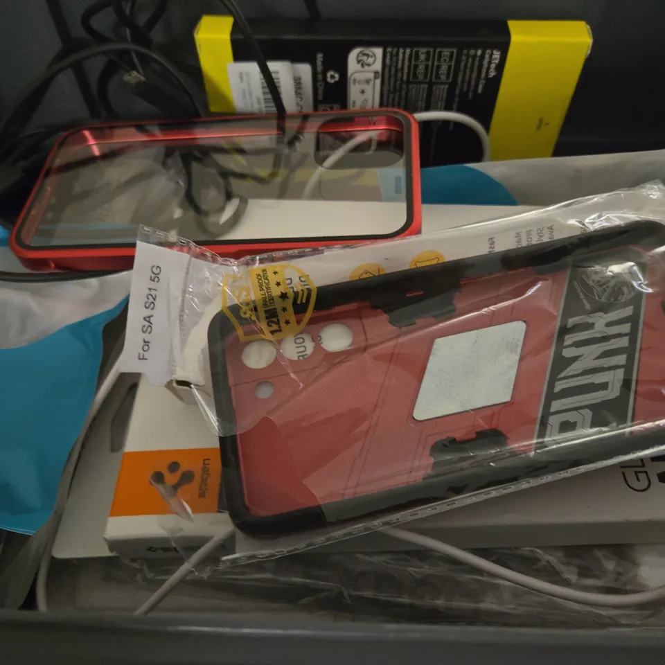 TOTE OF APPROXIMATELY 15 ASSORTED ITEMS TO INCLUDE -3 IN 1 WIRELESS CHARGER , TECH 21 PHONE CASE , IPHONE 16 PRO MAX PHONE CASES ETC