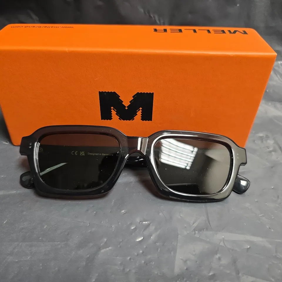 MELLER SUNGLASSES - BLACK RECTANGULAR FRAME