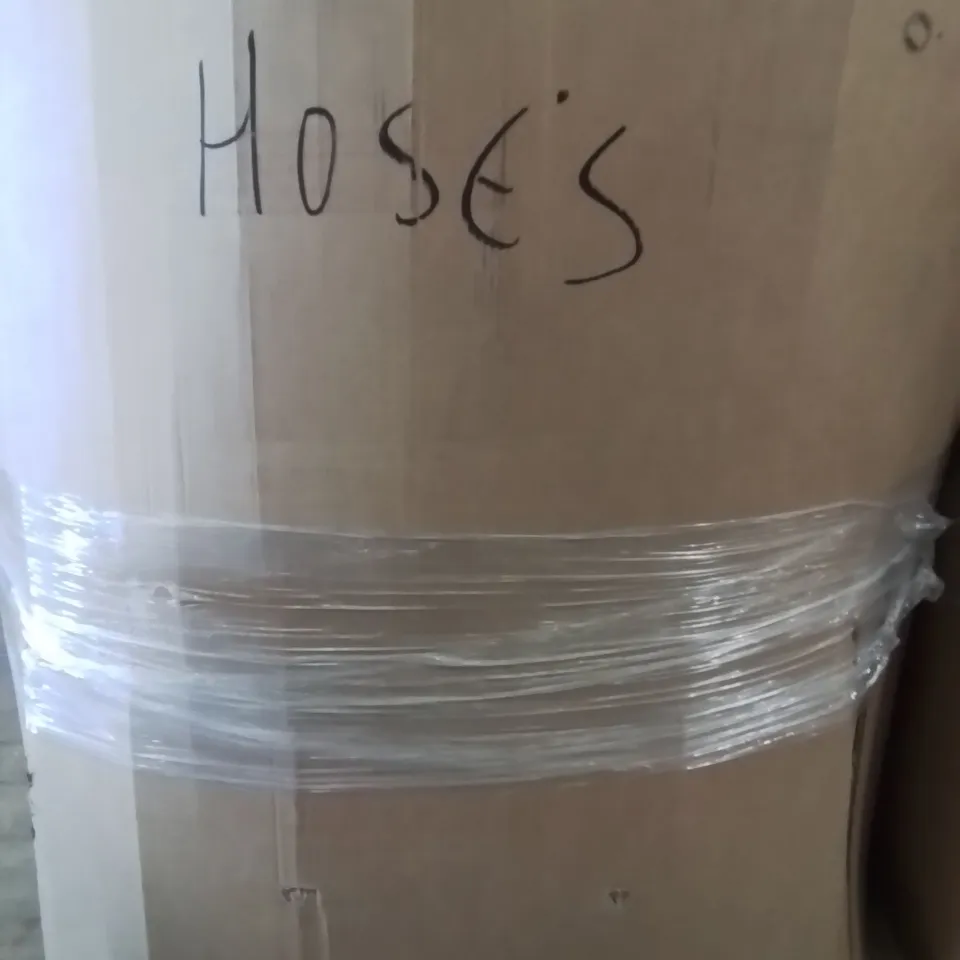 PALLET CONTAINING A LARGE QUANTITY OF HOSES