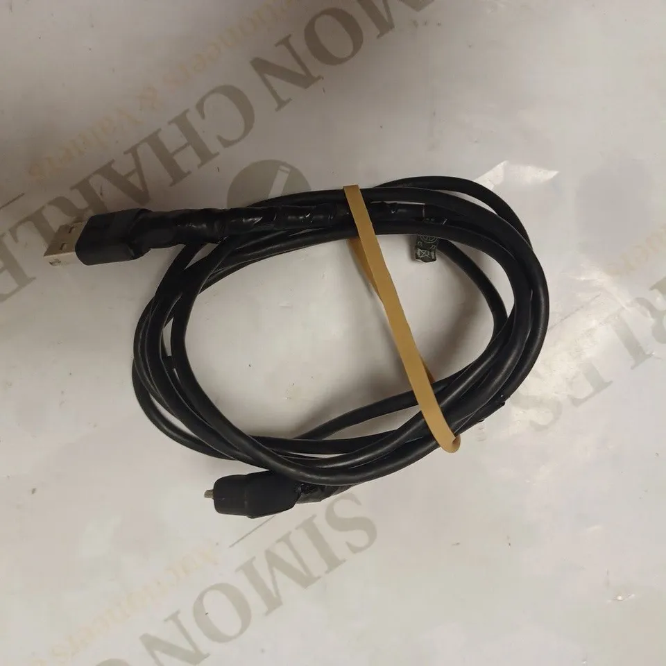 TOMTOM ACTIVE MAGNETIC MOUNT AND CHARGER WITH CAR POWER ADAPTOR AND CABLE 