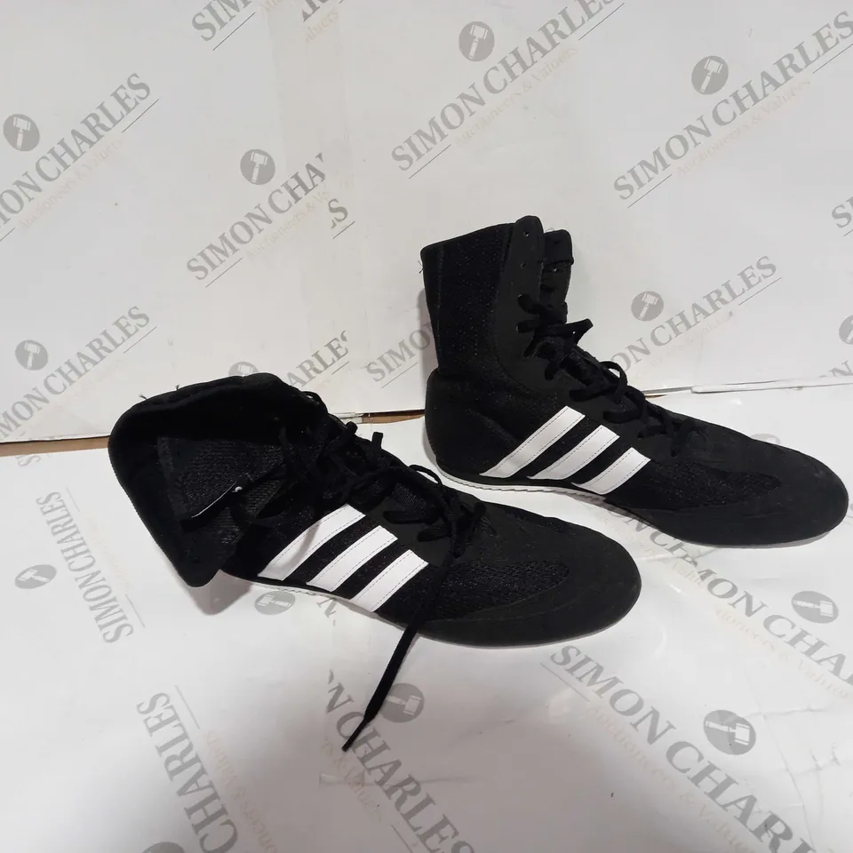 UNBOXED PAIR OF ADIDAS FOOTBALL BOOTS IN BLACK SIZE 9