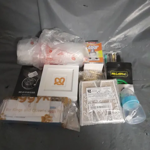 APPROXIMATELY 10 HOUSEHOLD ITEMS TO INCLUDE NATDRAWS TINY PRINT, PENS, KITCHEN CLEANER, ETC