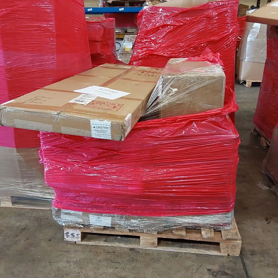 PALLET OF ASSORTED ITEMS INCLUDING: FULL LENGTH MIRROR, DOUBLE MATTRESS 