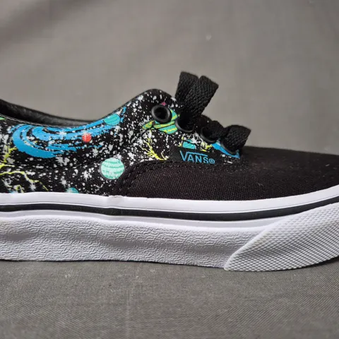 BOXED PAIR OF VANS KID'S SHOES IN COSMIC GLOW BLACK EU SIZE 27