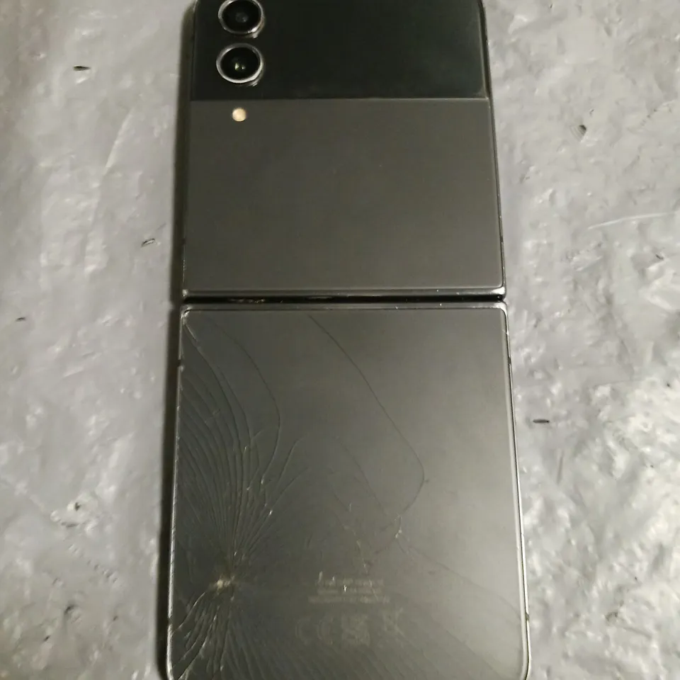 SAMSUNG GALAXY Z FLIP 4