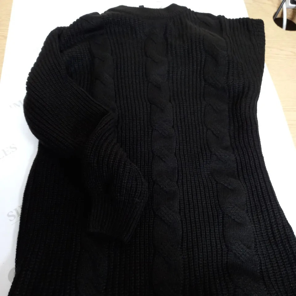 LARGE QUANTITY OF CLOTHING ITEMS TO INCLUDE , SWEATERS, JEANS, T-SHIRTS, ETC