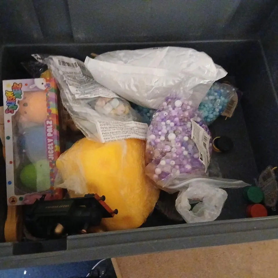LARGE QUANTITY OF ASSORTED TOYS AND ACCESSORIES TO INCLUDE; HAPELLO SKY SPIN PROP, PRODUCTIVITY PLANNER CARDS, WAKE UP AND WIN, NEE DOH BABY AND HOT WHEELS CARS
