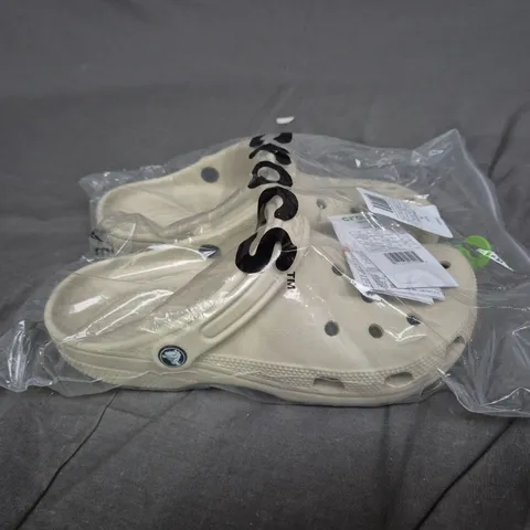 BAGGED CLASSIC CROCS BONE M8/W10