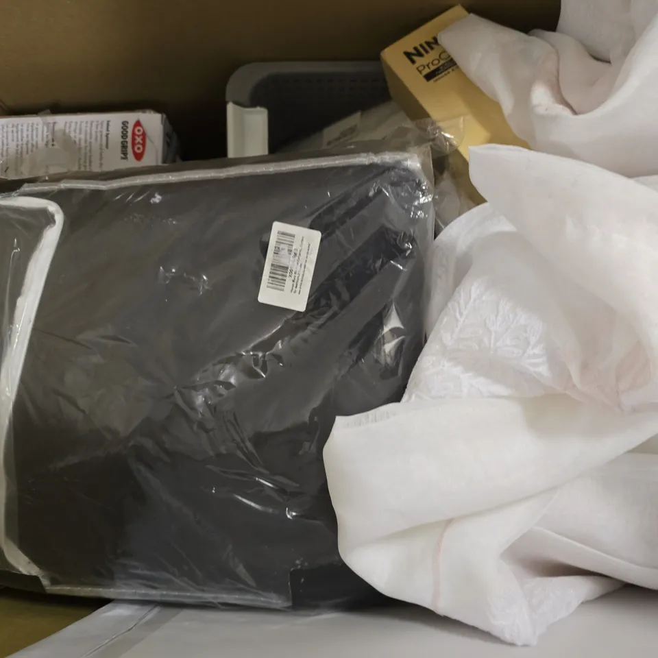 BOX OF APPROXIMATELY 8 ASSORTED BROKEN ITEMS TO INCLUDE - CAKE STAND  , NINJA WIRELESS THERMOMETER ETC