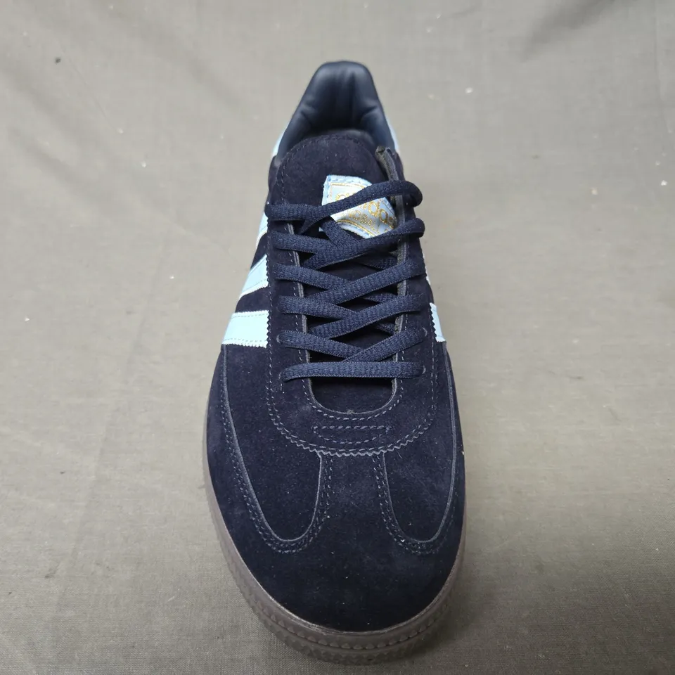 PAIR OF ADIDAS HANDBALL SPEZIAL SHOES IN NAVY/SKY BLUE UK SIZE 9