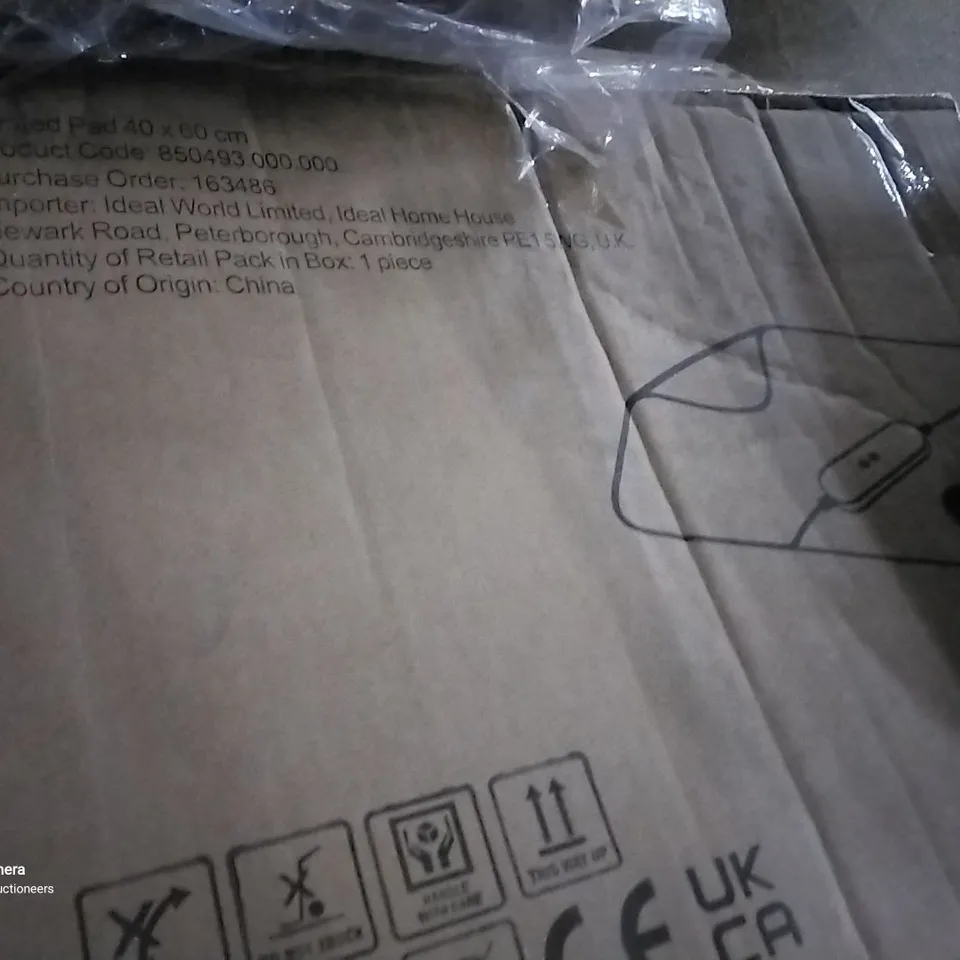 TRAY OF ASSORTED ITEMS, PIRANHA FOOD CHOPPER,MPACK 4 POLISH PADS, ASSORTED NAIL VARNISHES, SPA POOL COVER, HEATED PAD.