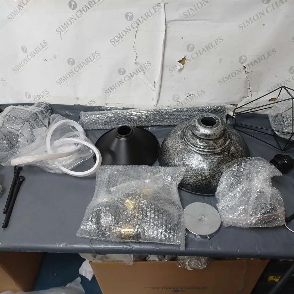 APPROXIMATELY 5 UNBOXED ASSORTED LIGHT PENDANTS IN VARIOUS STYLES ETC. 
