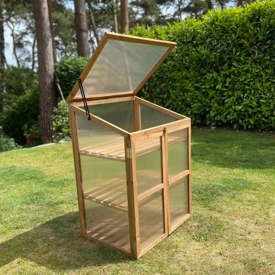 BOXED LE MENAGER 2.5FT W X 1.1 FT D MINI GREENHOUSE (1 BOX)