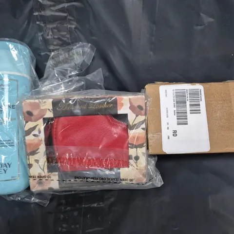 BOX OF APPROXIMATELY 20 ASSORTED HOUSEHOLD ITEMS TO INCLUDE CAN OPENER, COIN PURSE, ETC - COLLECTION ONLY