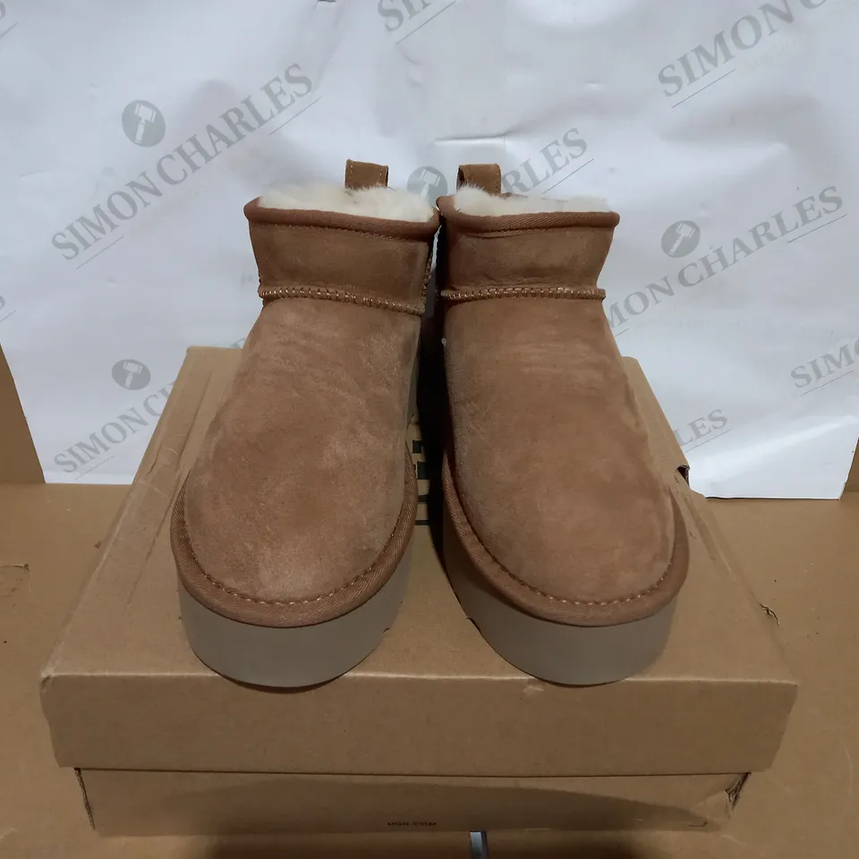 BOXED PAIR OF UGG CLASSIC ULTRA MINI PLATFORM BOOTS SIZE 4