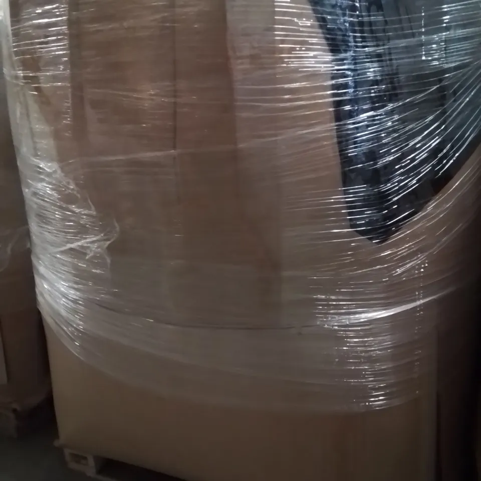 PALLET CONTAINING A LARGE QUANTITY OF HOSES