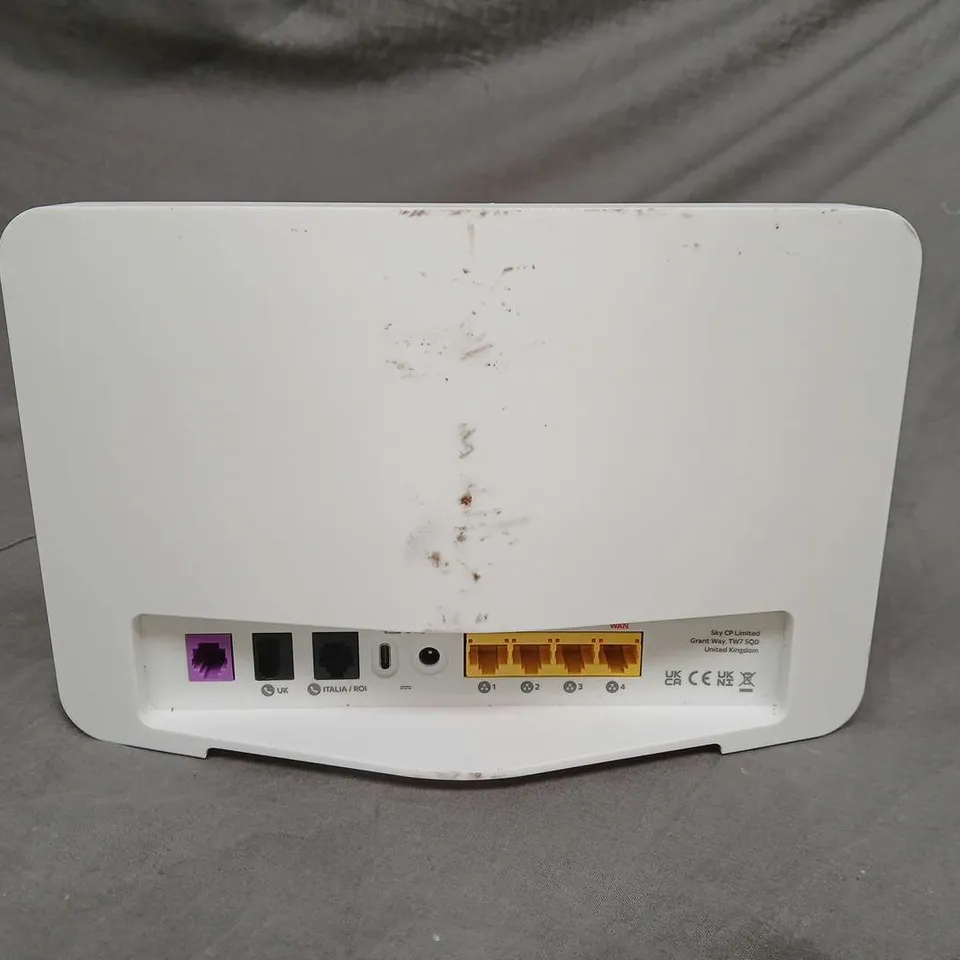 SKY BROADBAND ROUTER WHITE