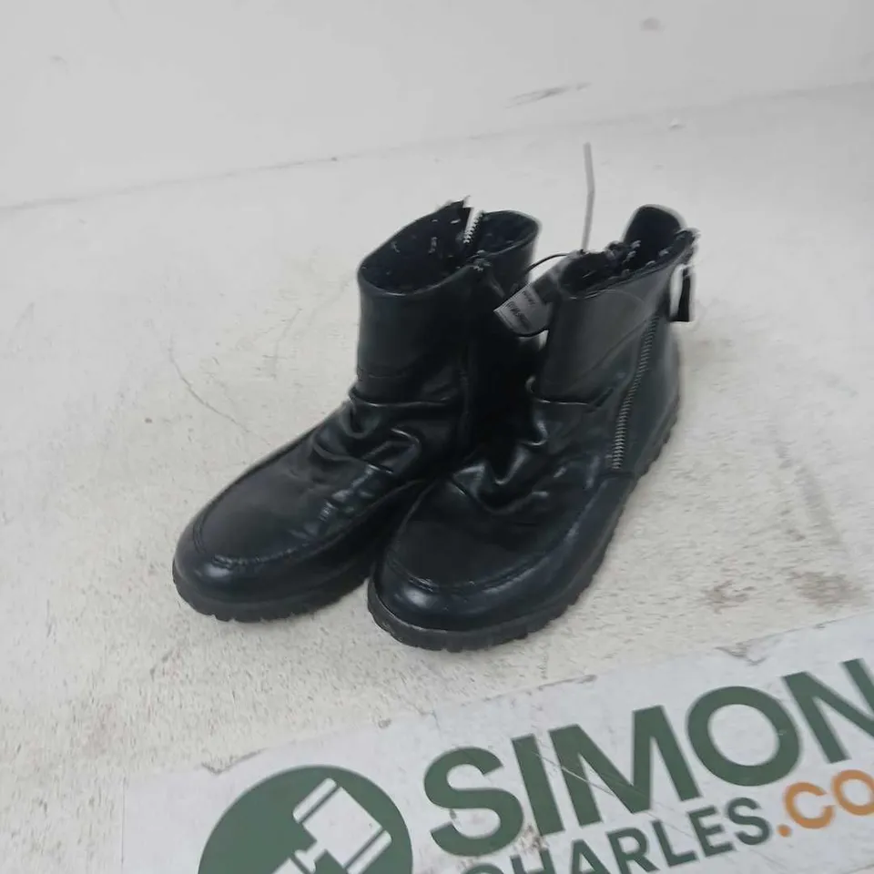 BOX OF APPROXIMATELY 15 ASSORTED ITEMS TO INCLUDE: RIEKER BOOTS 