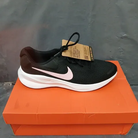 BOXED PAIR OF NIKE REVOLUTION 7 TRAINERS - 9.5