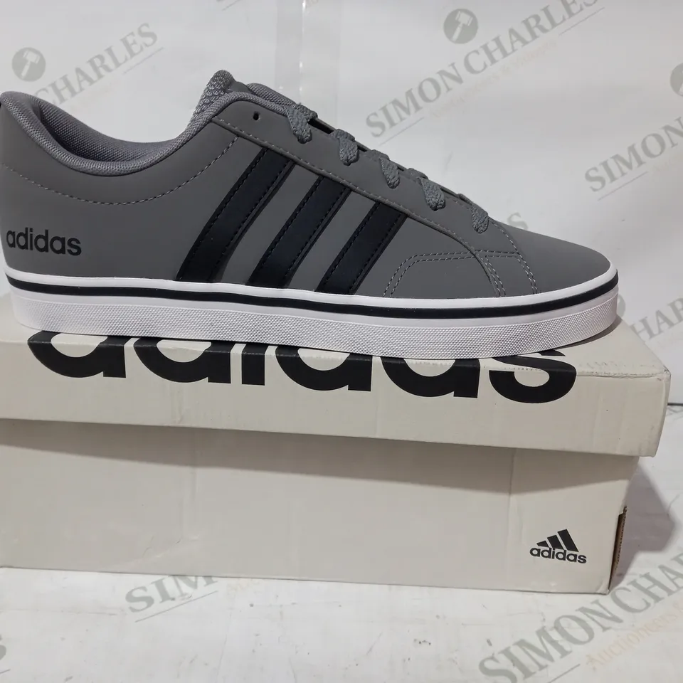 BOXED PAIR OF ADIDAS VS PACE 2.0 IN GREY/BLACK UK SIZE 8.5