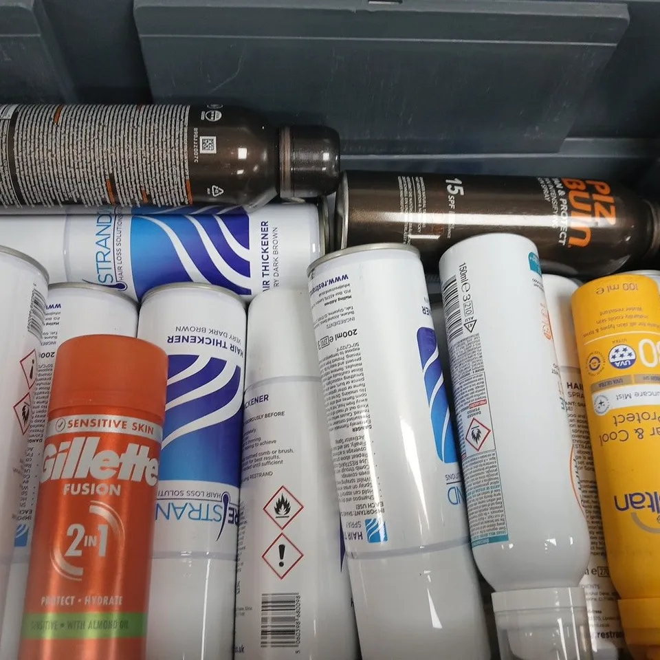 APPROXIMATELY 15 ASSORTED AEROSOLS TO INCLUDE SOLTAN SUNCARE MIST, PIZ BUIN TAN & PROTECT, GARNIER AMBRE SOLAIRE, ETC
