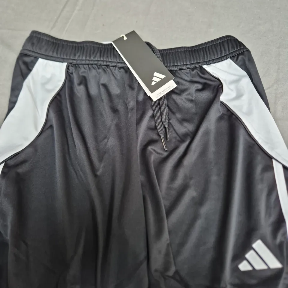 ADIDAS 3 STRIPE RUNNING SHORTS - S