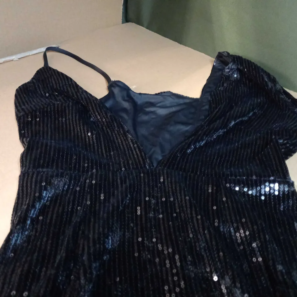 DESIGNER BLACK/SEQUIN DETAILED ONE SLEEVED PLUNGE STATEMENT MIDI DRESS
