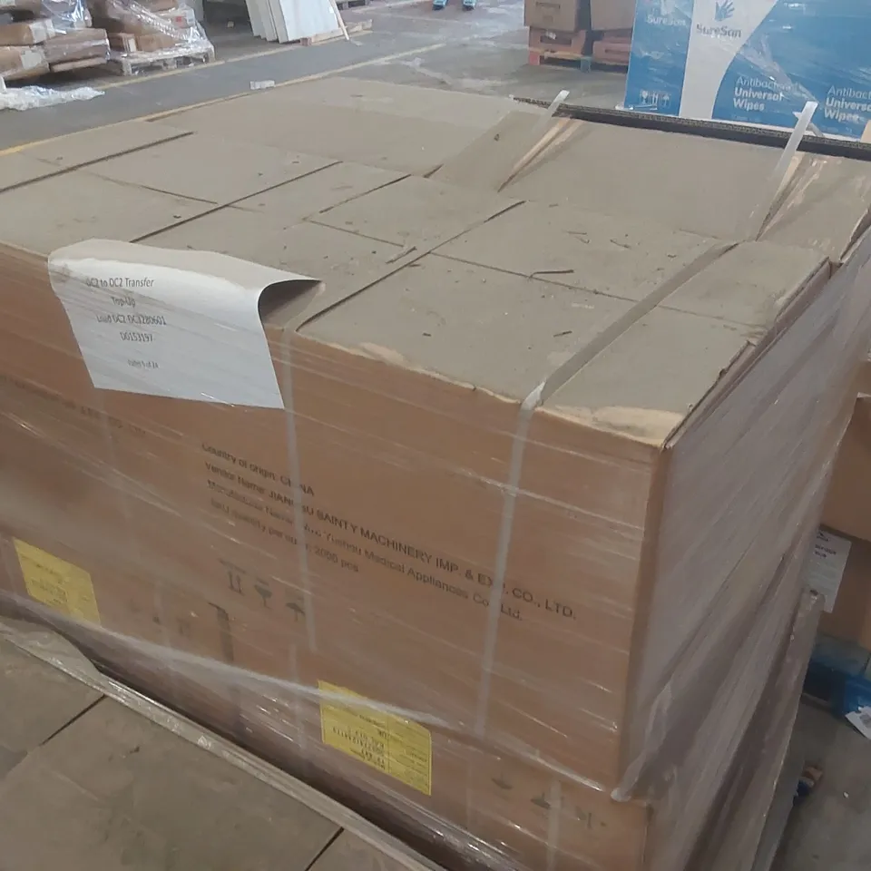 PALLET CONTAINING A VERY LARGE QUANTITY OF MEDICAL FACE MASKS