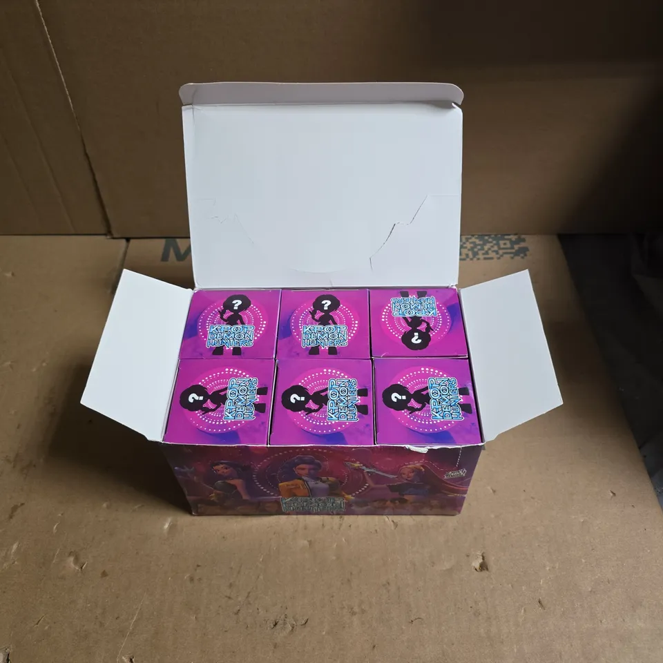 KPOP DEMON HUNTERS 6-PIECE COLLECTIBLE TOY SET (BOXED)