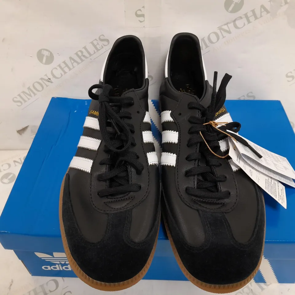 BOXED PAIR OF ADIDAS SAMBAS IN BLACK/WHITE - UK 11.5
