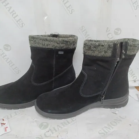 BOXED PAIR OF RIEKER ANTISTRESS WATER RESISTANT ANKLE BOOTS, BLACK - SIZE 7.5