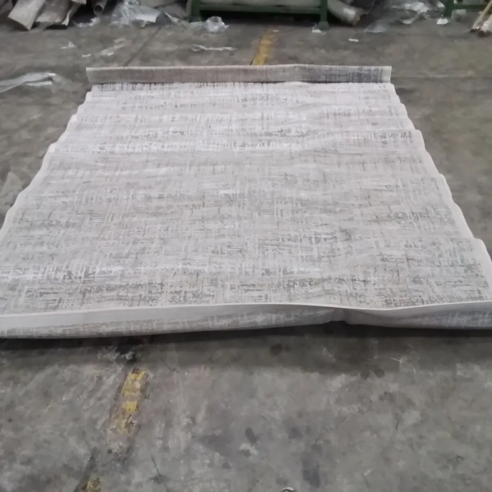 QUALITY DESIGNER AREA RUG - APPROXIMATELY 270X200