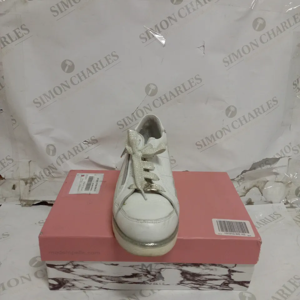 MODA IN PELLE TRAINER - SIZE 6