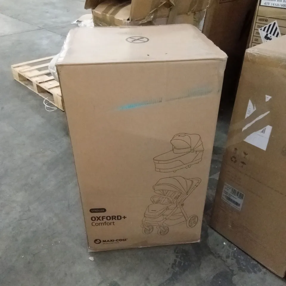 BOXED MAXI-COSI OXFORD COMFORT STROLLER AND CARRYCOT - TWILLIC BLACK