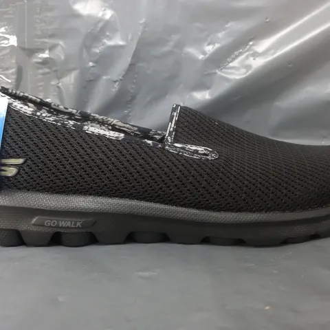 PAIR OF SKECHERS ORIGINAL GO WALK SLIP-ON SHOES IN BLACK SIZE 6