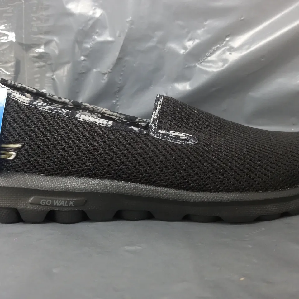 PAIR OF SKECHERS ORIGINAL GO WALK SLIP-ON SHOES IN BLACK SIZE 6