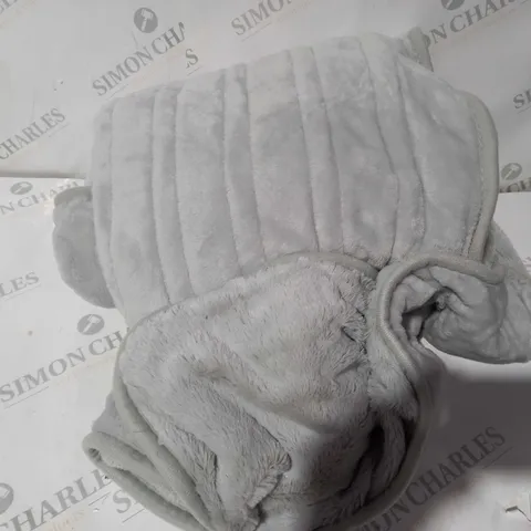 COZEE HOME VELVETSOFT HEATED THROW IN LIGHT GREY