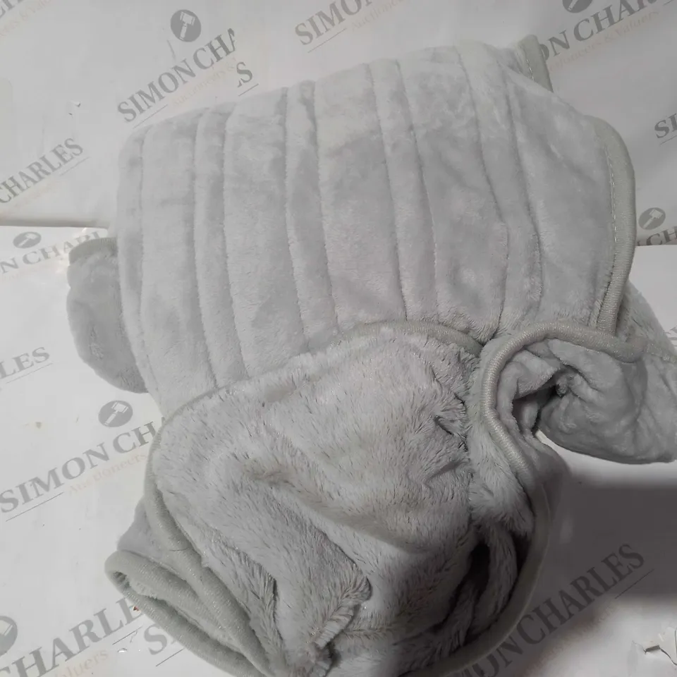 COZEE HOME VELVETSOFT HEATED THROW IN LIGHT GREY