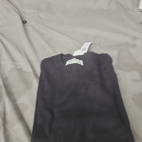 HOLLISTER BOXY FIT KNIT SWEATER – NAVY, SIZE S (MEN'S)