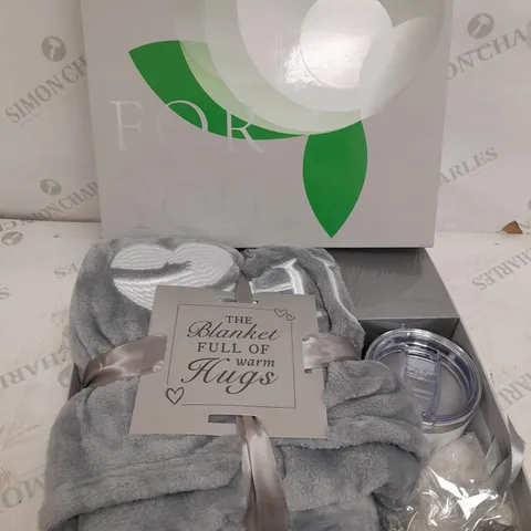 BOX OF ASSORTED ITEMS TO INCLUDE BLANKET, CUP, SOCKS ETC