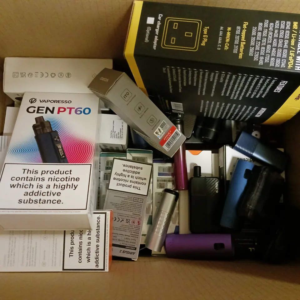 APPROXIMATELY 20 VAPES, E-CIGARETTES & ACCESSORIES TO INCLUDE VAPORESSO GEN PT60, VOOPOO ARGUS Z, NITECORE INTELLICHARGER, ETC