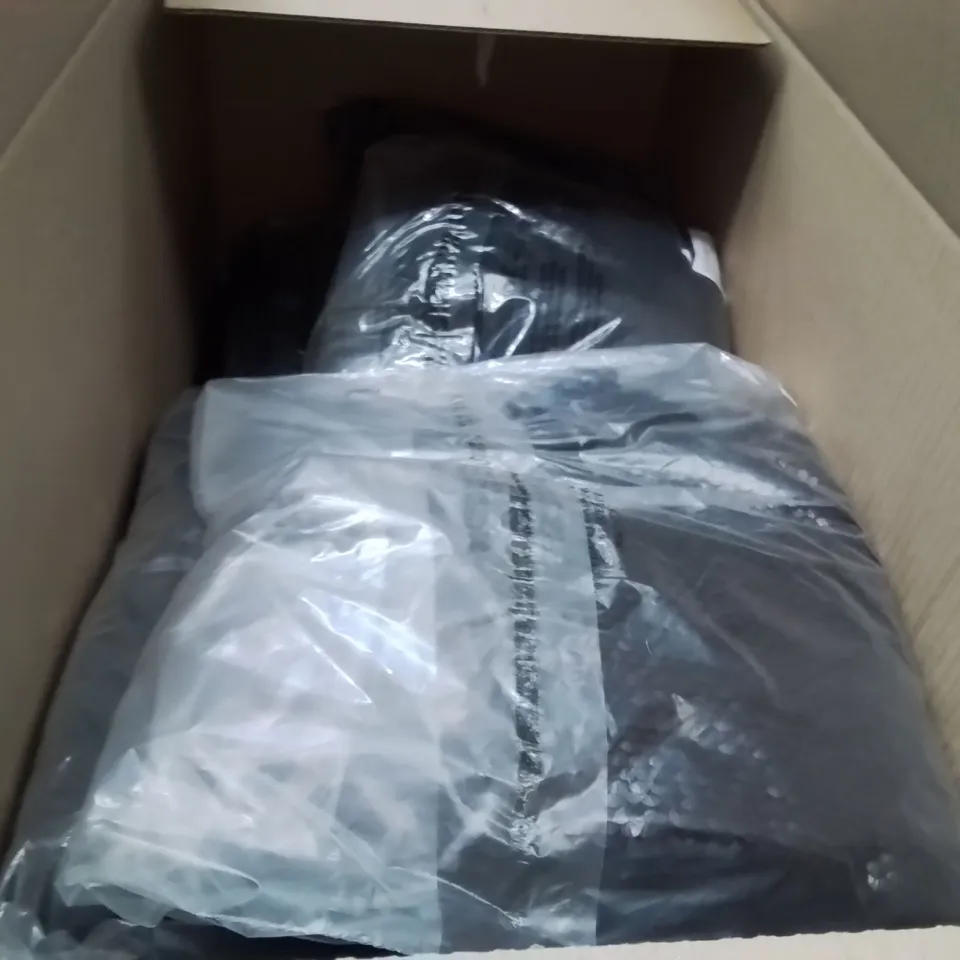 BOXED BRAND NEW APPROXIMATELY 17 SIMPLY BE BLACK SEQUIN TOP SIZE 18