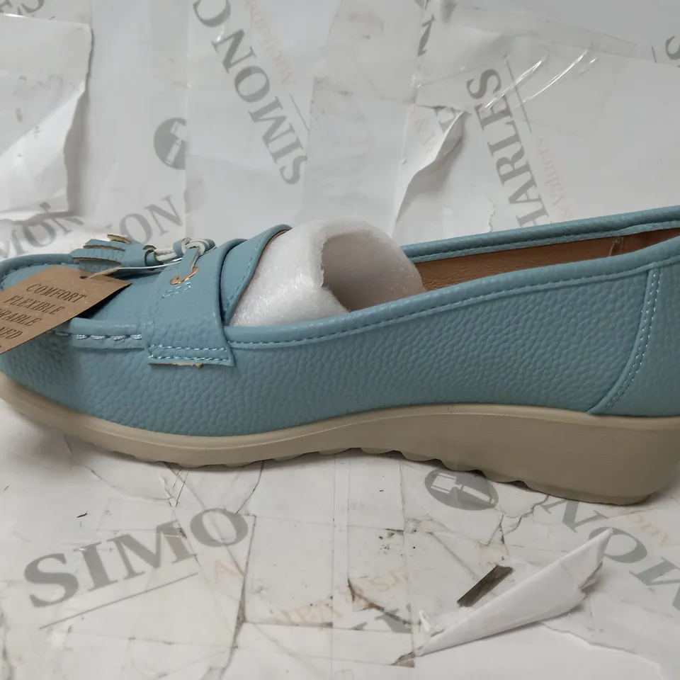 BOXED CUSHION WALK SLIP ON PLATFORM SHOES - SIZE 5