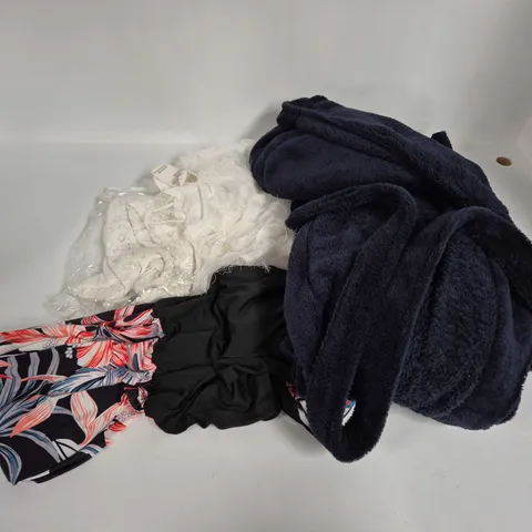 APPROXIMATELY 20 ASSORTED CLOTHING ITEMS IN VARIOUS SIZES, STYLES & COLOURS TO INCLUDE BRANDS SUCH AS VERY MAN, FASHION, YIBEIMAN, ETC - COLLECTION ONLY
